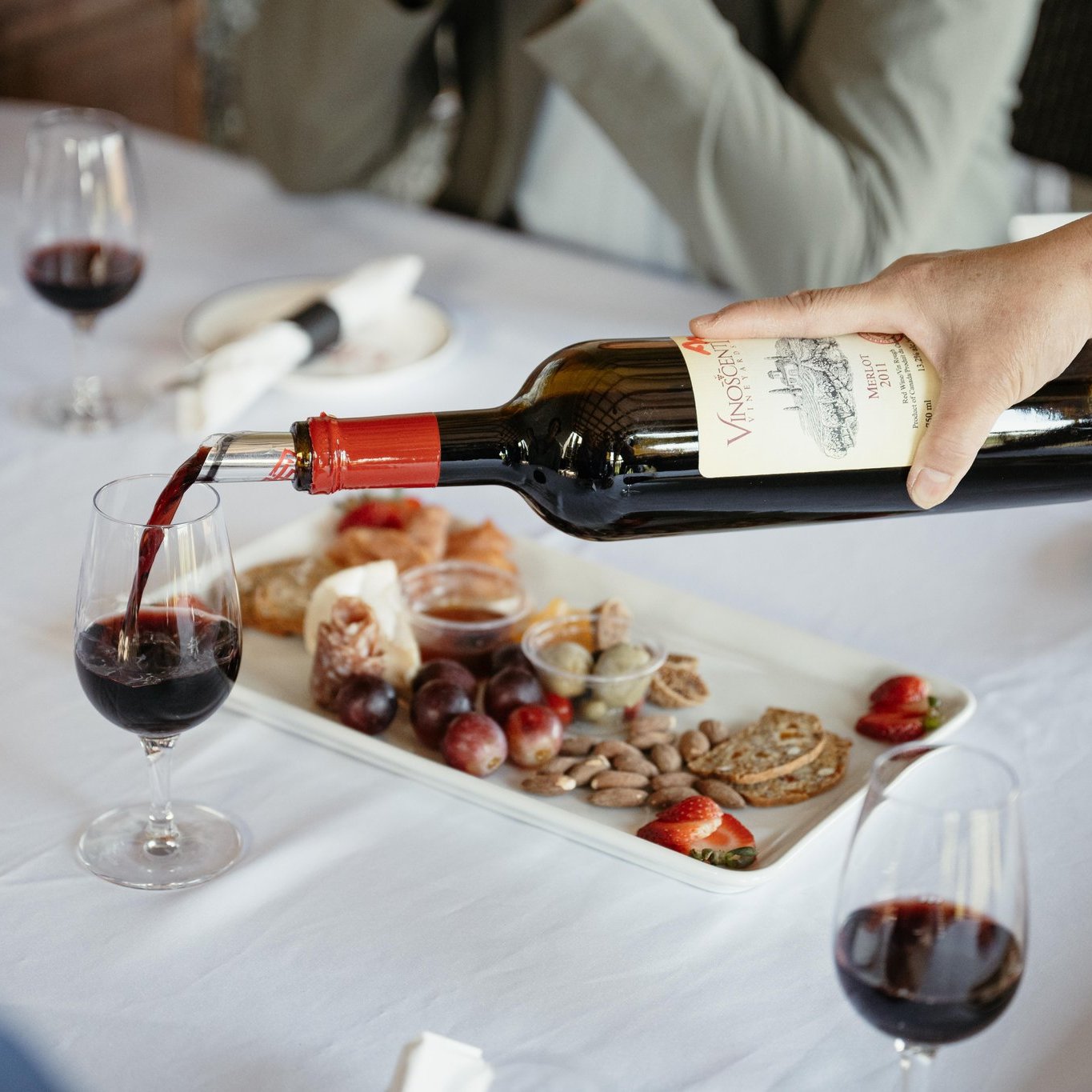 Vinoscenti Vineyard Lifestyle and Wine Tasting pouring a glass of wine as part of a vineyard tour